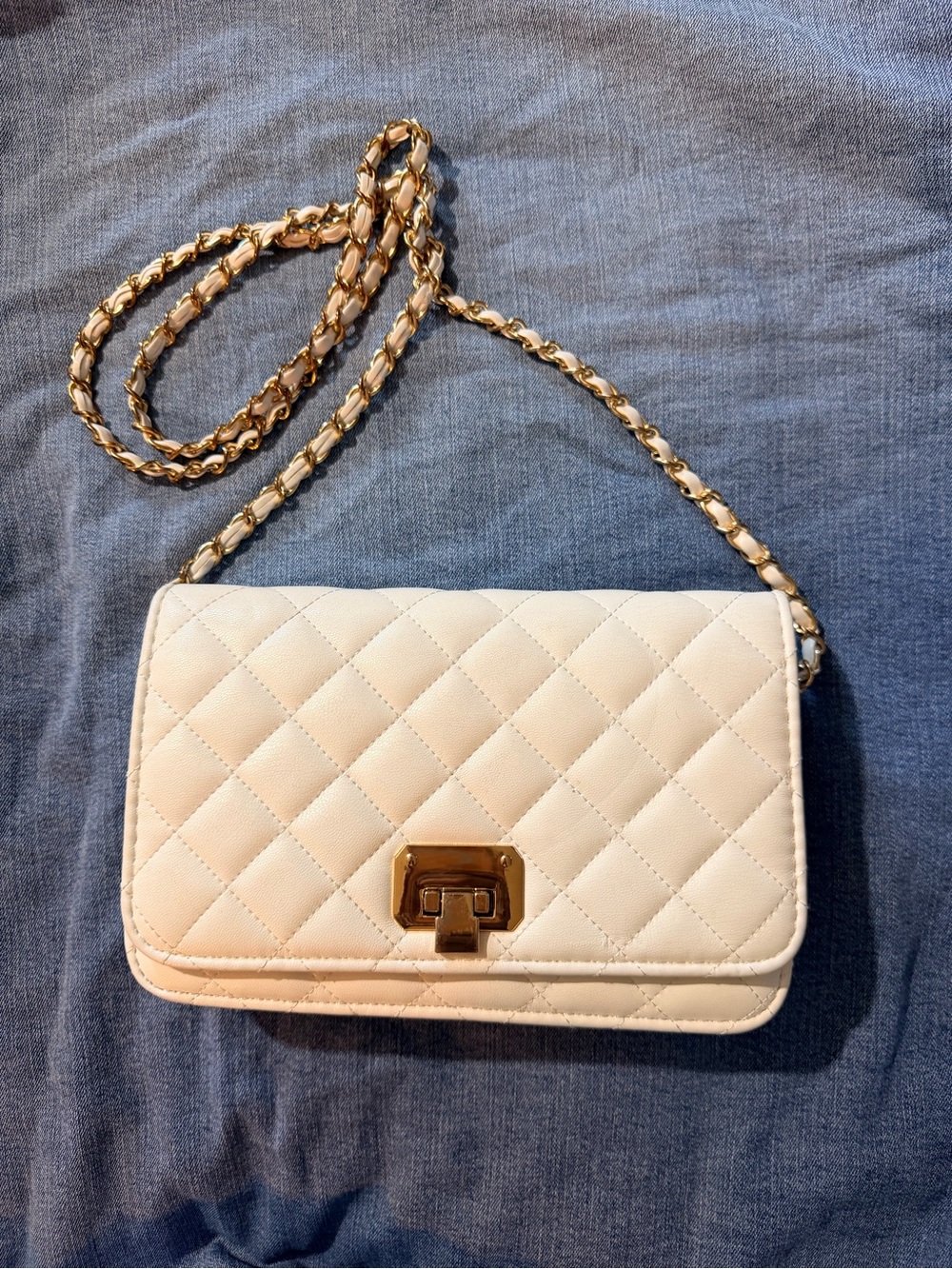 Quilted Cream Chain Shoulder Bag with Gold Hardware
